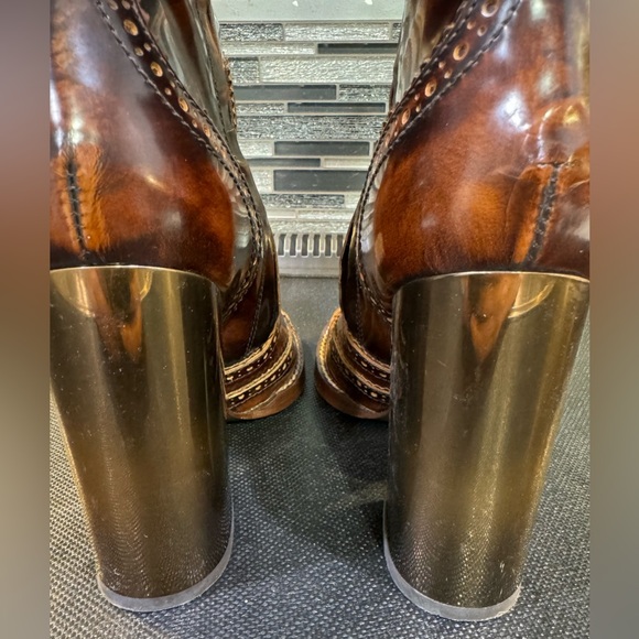 Dolce & Gabbana Fall 2008 high heel boots. Preowned. Brown. - Picture 2 of 12